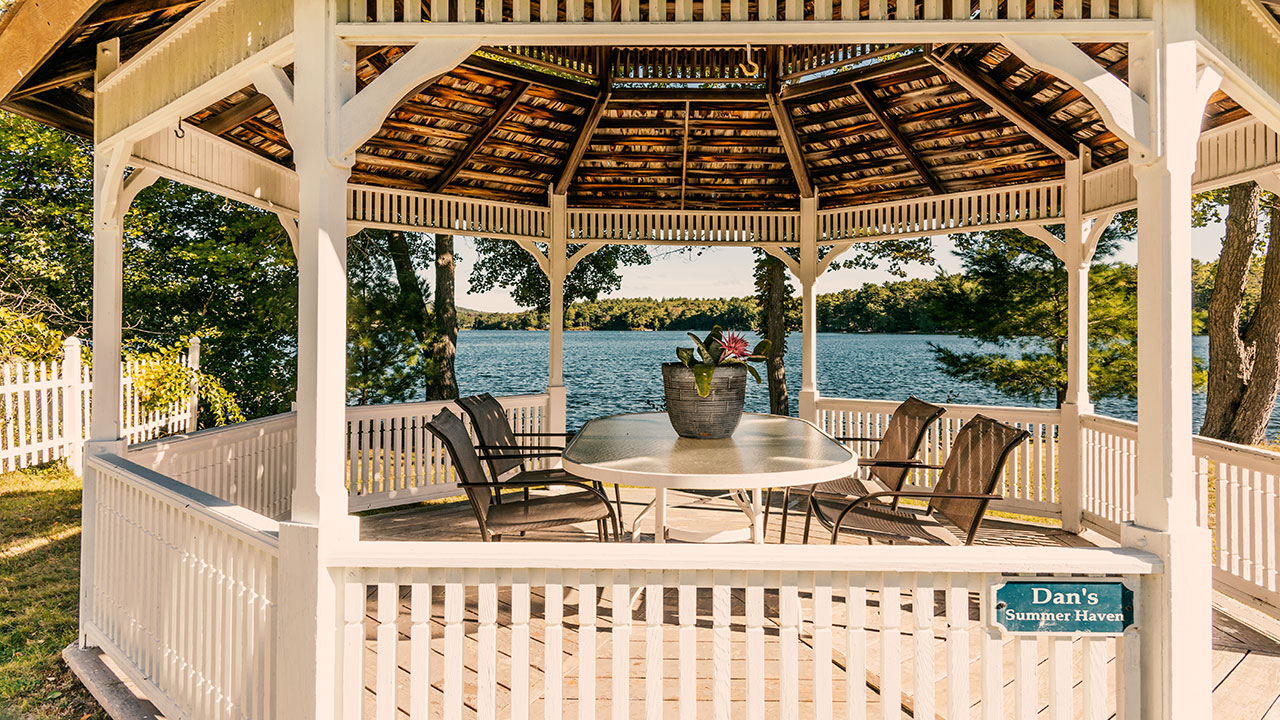 About Hotel Crescent Lake
